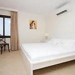 Luxury Near 1km Swimming Pool Tennis Court Great For Ages *