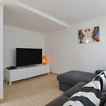 Luxury Near 1km Swimming Pool Tennis Court Great For Ages וילה *