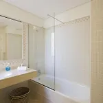Luxury Near 1km Swimming Pool Tennis Court Great For Ages וילה *