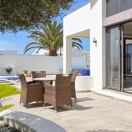 Luxury Near 1km Swimming Pool Tennis Court Great For Ages וילה