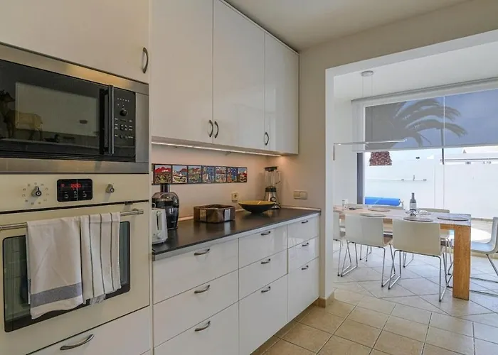 Luxury Near 1km Swimming Pool Tennis Court Great For Ages Villa Playa Blanca (Lanzarote)