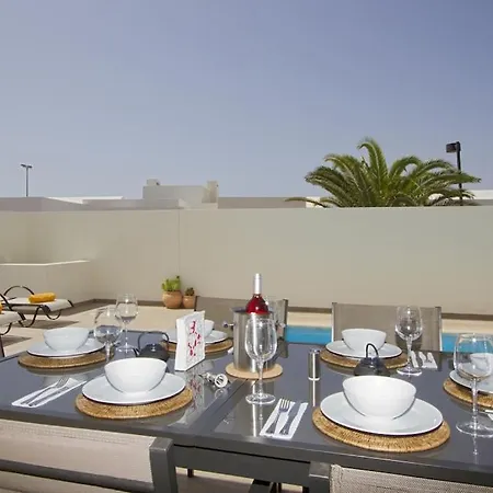 Luxury Near 1km Swimming Pool Tennis Court Great For Ages Villa *