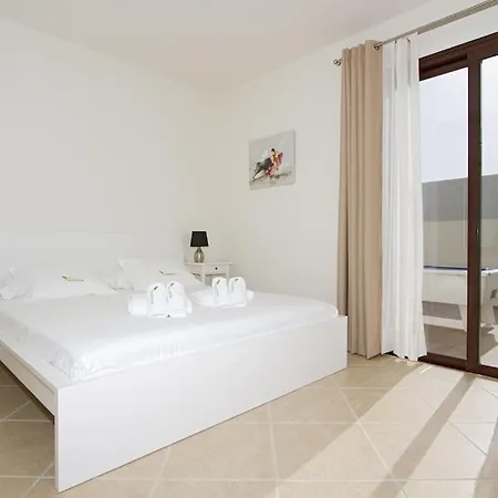 Luxury Near 1km Swimming Pool Tennis Court Great For Ages Вилла *