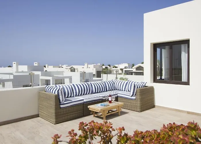 Luxury Near 1km Swimming Pool Tennis Court Great For Ages فيلة